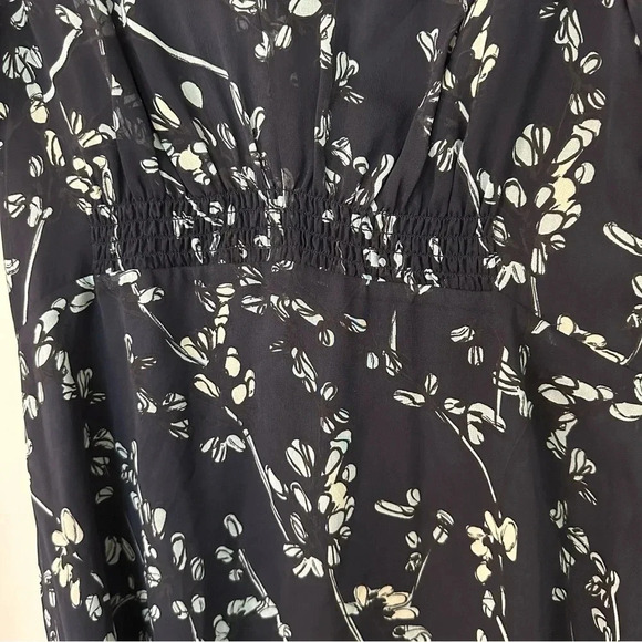 Club Monaco Women’s Silk V-Neck Puff Sleeve Navy Multi V Neck Dress Size 6 NWT - Picture 3 of 11